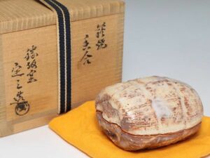 21235/□脇本定三 勝坂窯 萩焼蓋置 俵 共箱 共布 共栞 香道具 茶道具