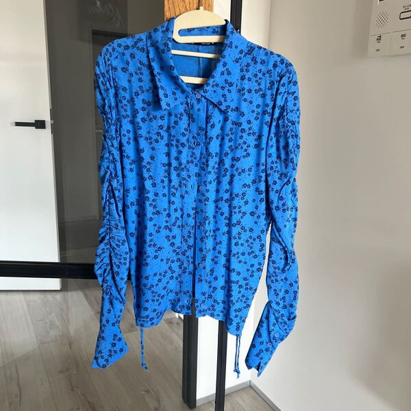 ZARA 小花柄シャツ