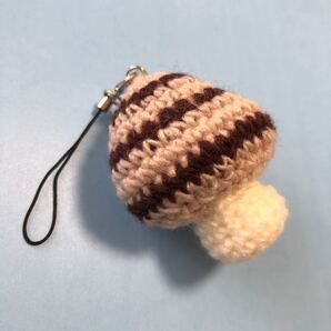83★ハンドメイド あみぐるみ キノコのストラップ