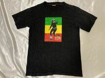 ボブマーリー パロディ 半袖Tシャツ ブラック×ラスタカラー Mサイズ BOB MARLEY ラスタファリ サッカー 古着 黒 レゲエ ジャマイカ 音楽_画像1