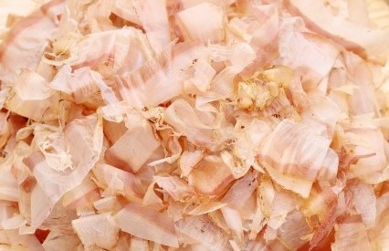 送料込枕崎産荒本鰹節原料花かつお(小削り)100g 豆腐用ふりかけ