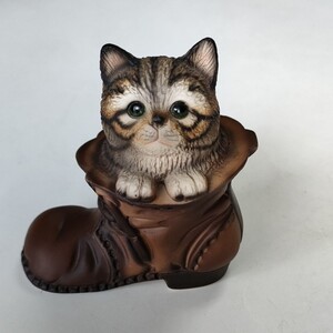 ドマン猫置き物