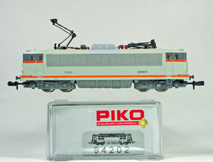 PIKO #94202 ＳＮＣＦ（フランス鉄道）ＢＢ２５５００型複式源電気機関車（後期型） ベトン塗装 スパゲティーロゴ