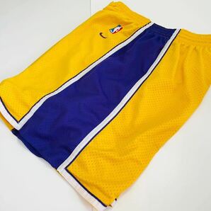 美品!! 希少!! 90s NIKE Los Angeles lakers ナイキ ロサンゼルス レイカーズ バスパン ショーツ イエロー パープル 黄 × 紫 size XL NBAの画像1