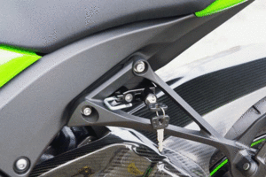 ベビーフェイス　ZX10R '11～20用　ヘルメットロック　便利！