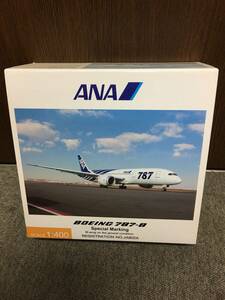ANAbo- крыло 787-8 JA802A 1:400 NH4070