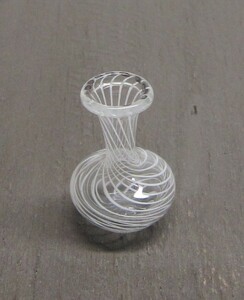12 minute. 1 size glass vase B Germany made doll house miniature 