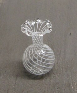 12 minute. 1 size glass vase C Germany made doll house miniature 