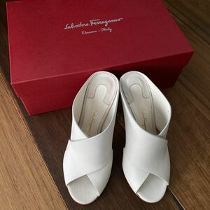 美品 フェラガモ Ferragamo サンダル ハイヒール 革 ホワイト 白