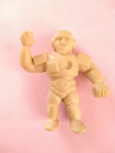 キン消し　パチ物　アイアンコマンド　ベージュ　　　　パチ　消しゴム　フィギュア　ずんぐり　kinnikuman figure　Iron　Commando