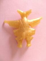 怪獣消しゴム　ギエロン星獣　金色　星人　 ウルトラセブン　再生怪獣　フィギュア　ultraseven monster figure starbem gyeron gold color_画像2