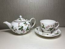 WEDGWOOD ウェッジウッド ワイルドストロベリー ティーポット カップ＆ソーサー リー 紅茶 コーヒー 兼用 花 苺 イチゴ 金彩 Bone China _画像1