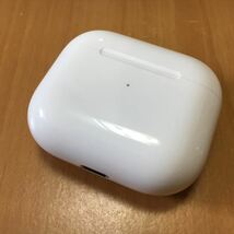 1）Apple純正 AirPods 第3世代用 ワイヤレス充電ケースのみ イヤホン本体なし A2566_画像2