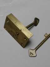 当時物　昭和レトロ　錠前　真鍮製　ドア錠　鍵２個　戸錠　建具　未使用品　アンティーク　大正_画像3