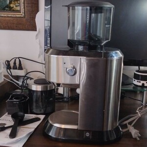 KG521J-M デロンギ デディカ コーン式コーヒーグラインダー