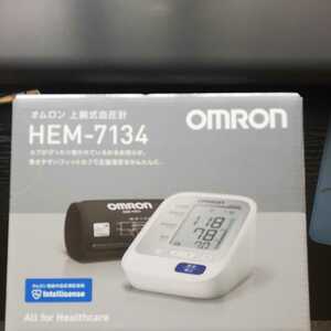OMRON 上腕式血圧計 オムロン上腕式血圧計 HEM-7134