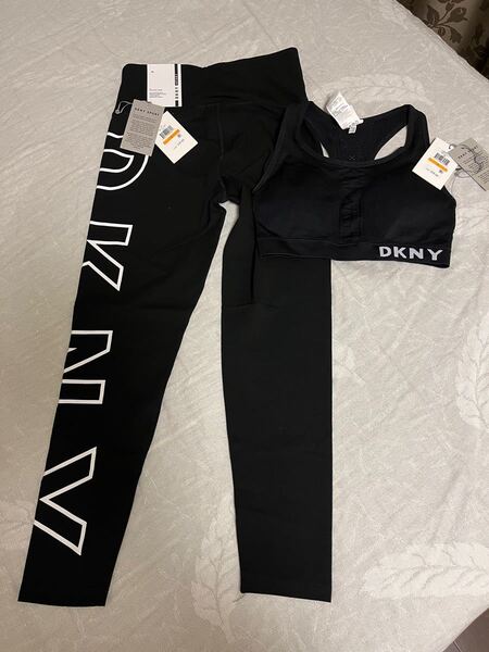 DKNY スポーツウェア スポーツブラ+レギンス 上下セット 新品 日本未入荷