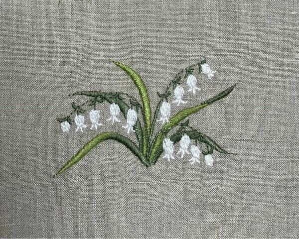 すずらん刺繍 麻 100% ドビー 55cm×43cm 3分の2サイズの物のご購入もOKです。質問からご連絡下さい。