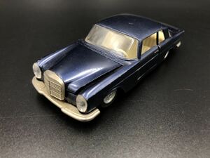 ⑯ AUTO PILEN MERCEDES-BENZ 250 COUPE MADE IN SPAIN 1/43 ミニカー 車 メルセデスベンツ クーペ