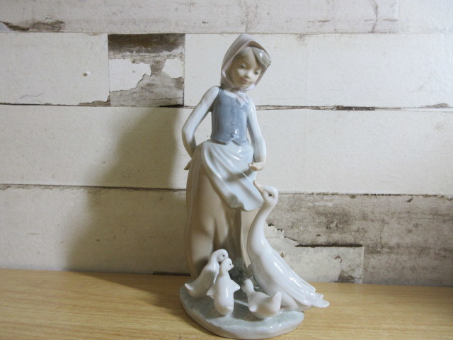未使用 リヤドロ lladro 「 natural freedom」-