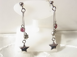  pretty small bead. pink . white. zirconia . star. motif swaying design. earrings!