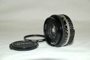 【美品】 ニコン Nikon Ai-S NIKKOR 50mm F1.8 マニュアルフォーカス レンズ　単焦点　フロントキャップ・フィルター付き