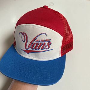 未使用 VANS バンズ トリコカラー　メッシュキャップ　青 白 赤　レッド　スタンダードカリフォルニア　cap 