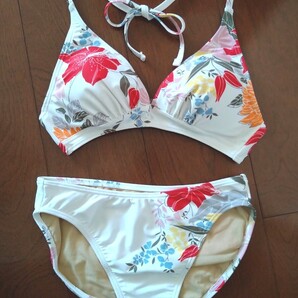 セール9000円引き【美品・未使用品】iCBのビキニ水着(大判パレオ付き)