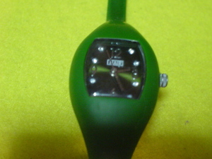 珍品　デザイン　１AR　女性用腕時計　角型　グリーン　