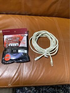 LANケーブル10mと、4m 2本です。 ノートと、ハンカチ セットです。