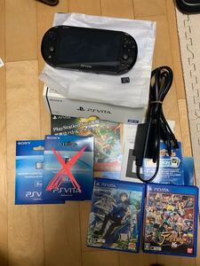PS Vita Wi-Fiモデル ブラック PCH-2000 8GB16GBの2枚のメモリーカード ゲームソフト2本付き
