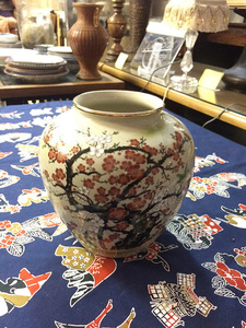 九谷花瓶　紅白梅　No.23 直径；180　高さ；190mm　22/1_83