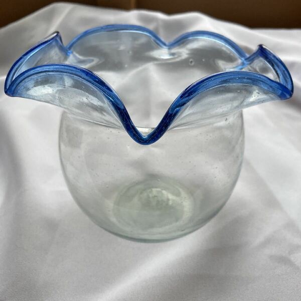 アンティーク【希少】気泡たっぷり　吹きガラス　手作り　金魚鉢　レトロ　フラワーベース