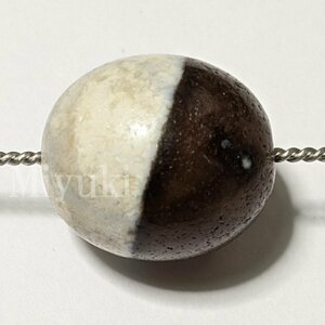 御幸天珠 BA06677 馬蹄痕 黒白天珠 19x18mm 黒から白へ 陰陽 天地 風化紋 白黒天珠