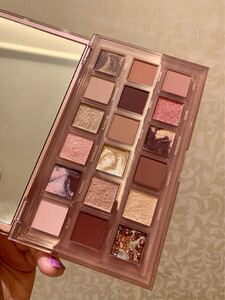 Dikalu 18色アイシャドウパレット naughty