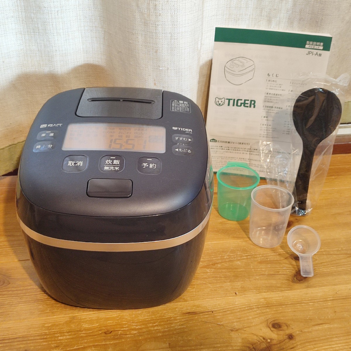 新品未使用】タイガー 圧力IHジャー炊飯器 ご泡火炊き JPI-G100WE