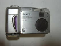 ♪　超レア！中古・デジカメ・ジャンク　 SANYO DSC-MZ2① 完動も電池蓋破損　単三電池仕様　 ♪_画像2