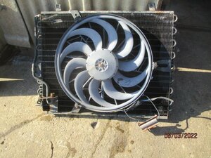 (057)E32 BMW 750il air conditioner condenser electric fan attaching 
