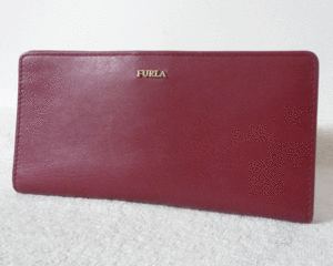 フルラ　FURLA　レザー　レッド　赤　長財布　ロングウォレット　レディース