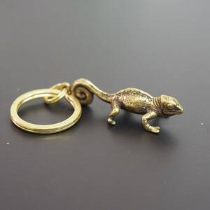 カメレオン　トカゲ　真鍮　ブラス　金運　brass 置物　アクセサリー　フィギュア　文鎮　爬虫類