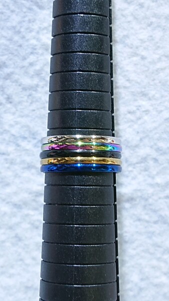 ステンレス製の指輪5色(5本)セット、18号、金、銀、黒、青、虹色、 RING