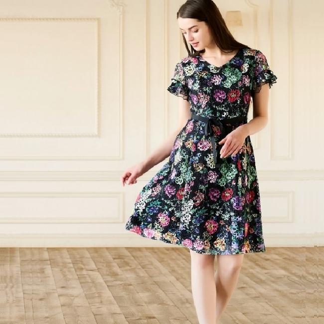 ようにⓠ スーパービューティ44 新品お花ビジューのジャガードニット