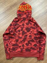 31 A BATHING APE アベイシングエイプ color camo 赤迷彩 猿迷彩 ファレルカモ shark シャーク スウェットパーカー サイズM_画像2