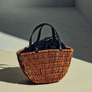 [ new goods * black ]kashelie/CACHELLIEalarog leather steering wheel tote bag half moon black basket rattan ARUROG×LEATHER HANDLE TOTE