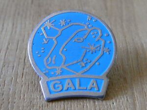 古い ピンバッジ : GALA デザイン 牛 ウシ 動物 ピンズ #I