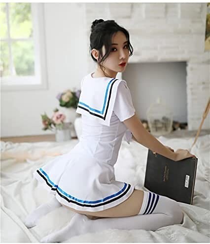 女性用セーラー服フリーサイズ新品、セーラー服と同じソックス着けます、宜しくお願い致します。
