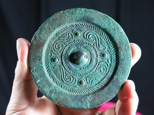 B　青銅神獣文鏡　漢時代　遺跡発掘品　中国　本物　副葬品　供養　シルクロード　墳墓　古墳　霊獣　明器　古鏡