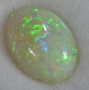 B opal ① loose gem . white stone silica . color opal green 