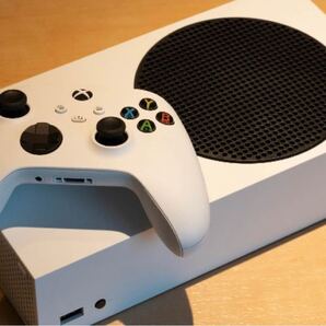 Microsoft Xbox Series S 本体+同梱物全てです。