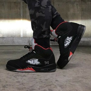 Supreme×NIKE/ Supreme × Nike /AIR JORDAN 5 RETRO Black/ air Jordan 5 retro / sneakers / beautiful goods /28cm